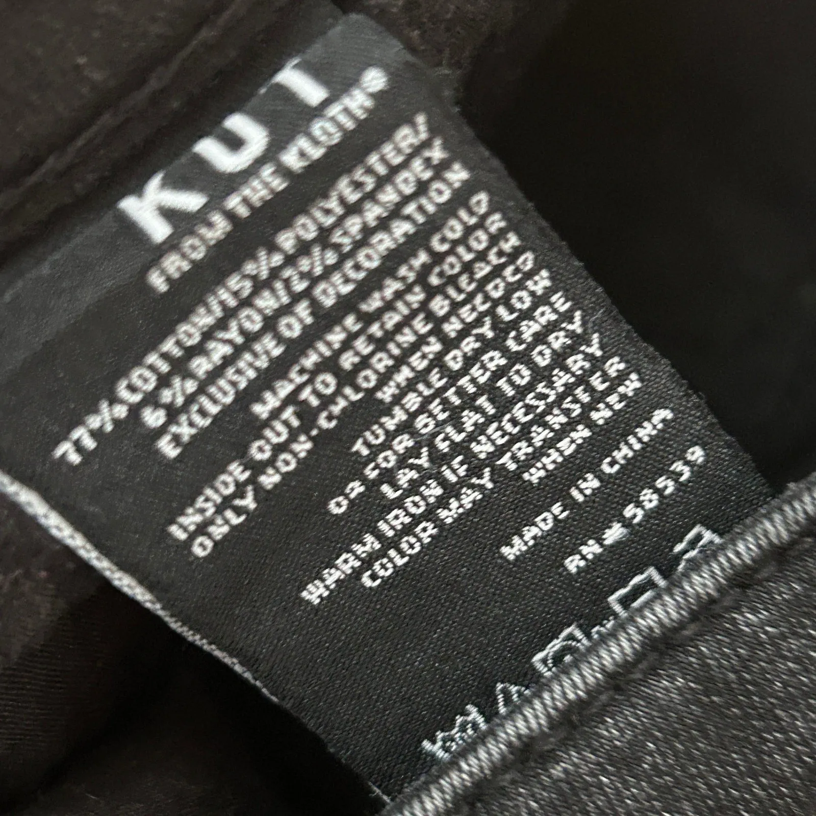 KUT from the Kloth Black Skinny Jeans Black Floral Embroidery Womens Size 8