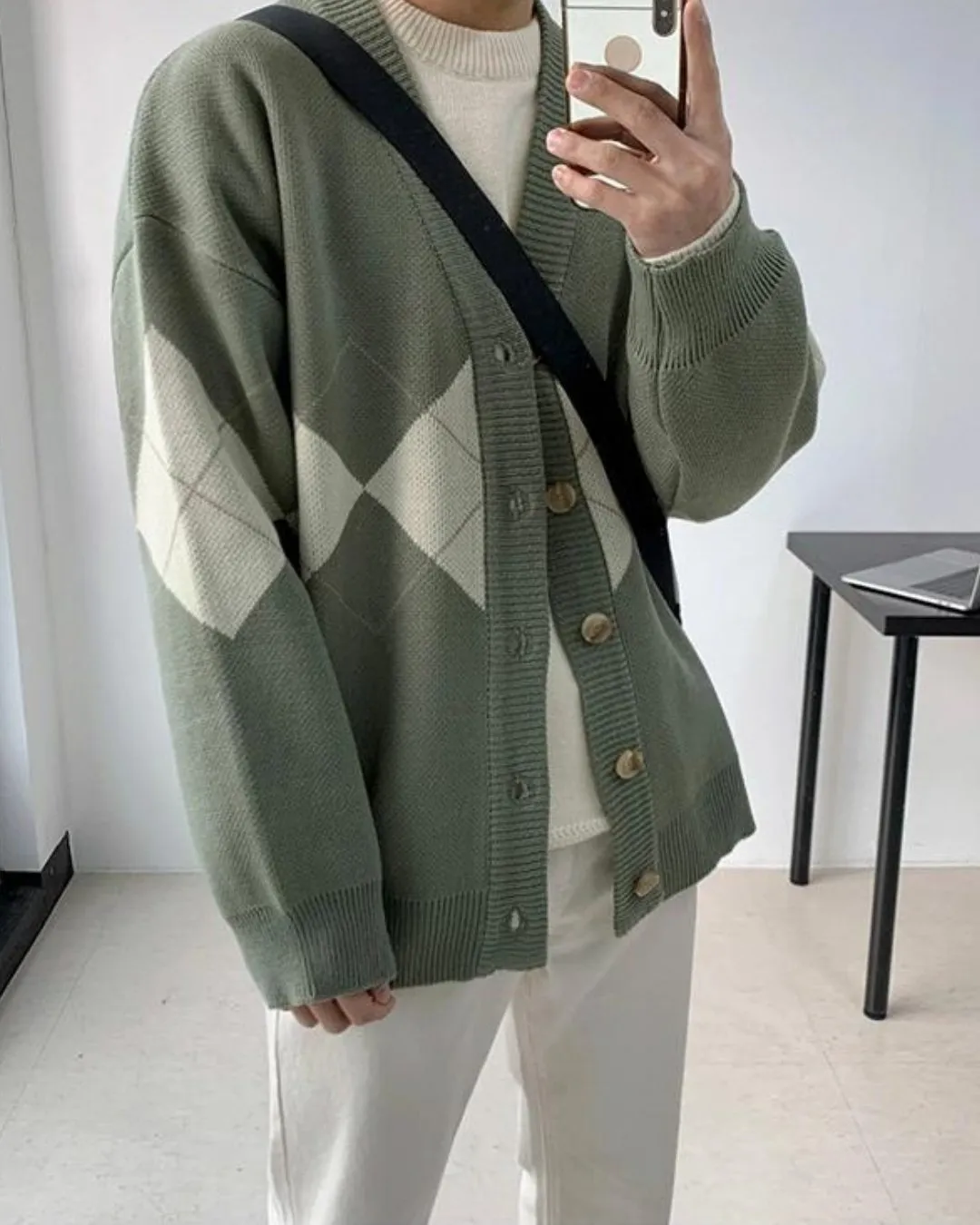 V-Neck Argyle Pattern Knitted Cardigan  VCH0140